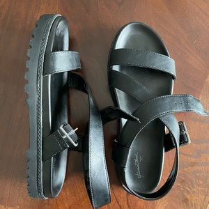 Black strap sandals! Never been worn